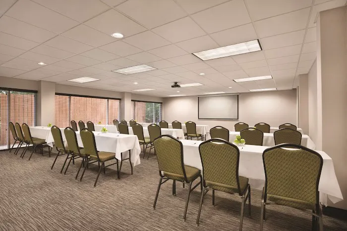 Country Inn & Suites by Radisson, Newnan, GA 4