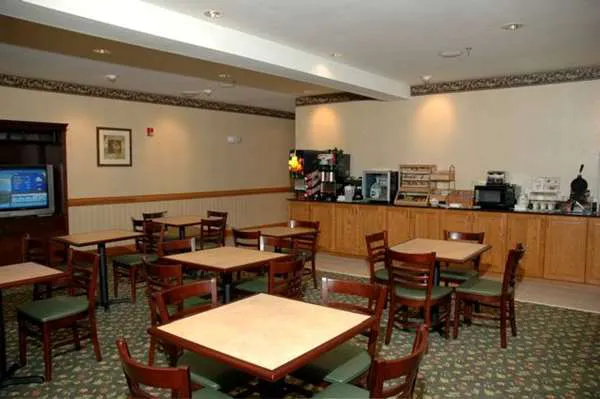 Country Inn & Suites by Radisson, Newnan, GA 4