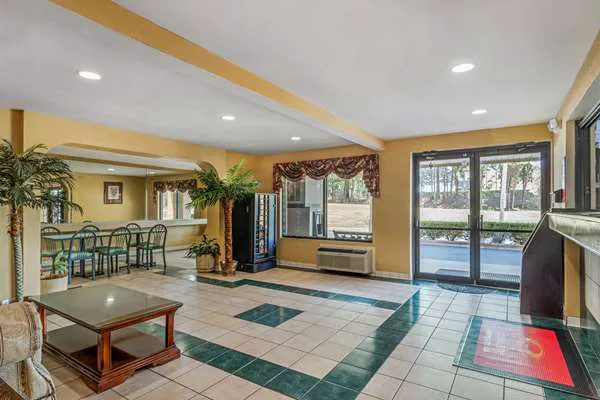 Econo Lodge Union City - Atlanta South 4