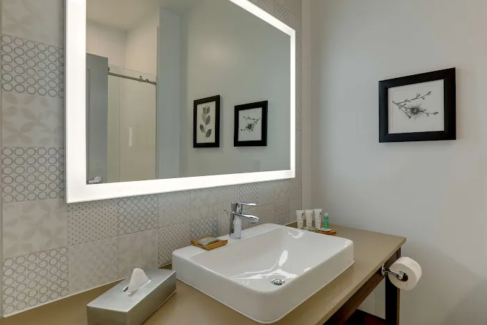 Country Inn & Suites by Radisson, Cumming, GA 4