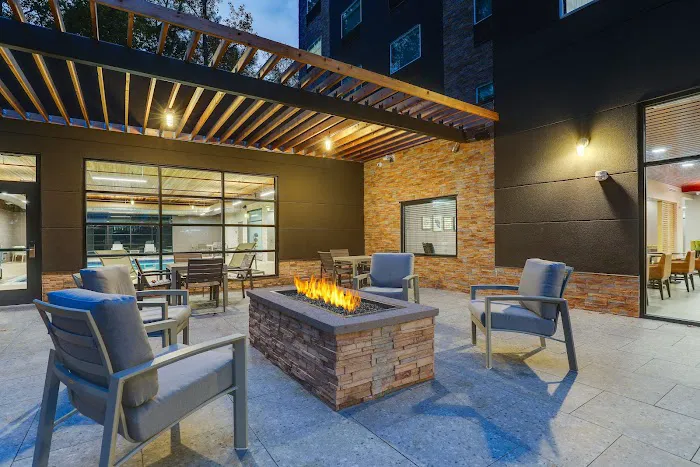 Country Inn & Suites by Radisson, Cumming, GA 4