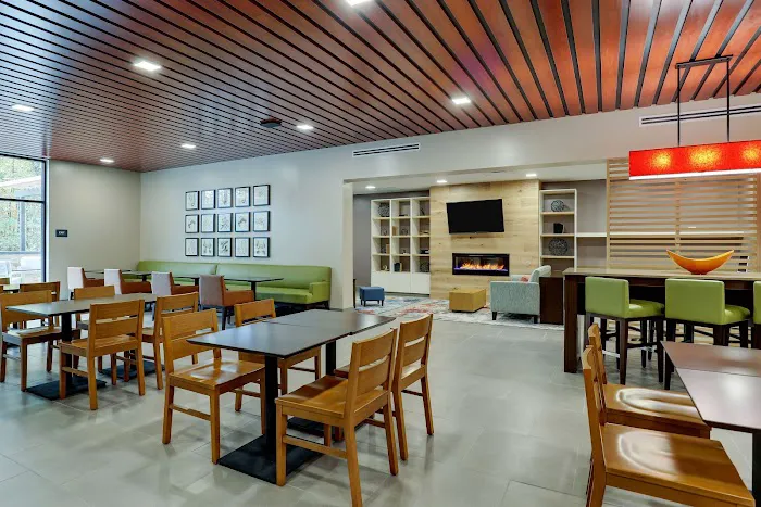 Country Inn & Suites by Radisson, Cumming, GA 4