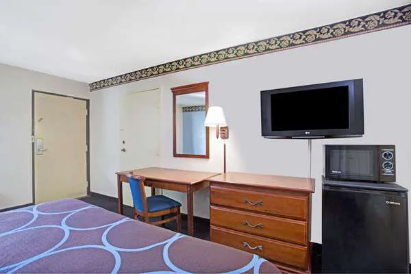 Super 8 by Wyndham Suwanee 4