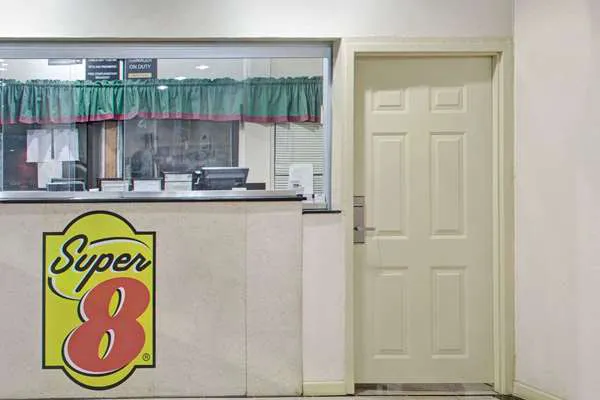 Super 8 by Wyndham Suwanee 4
