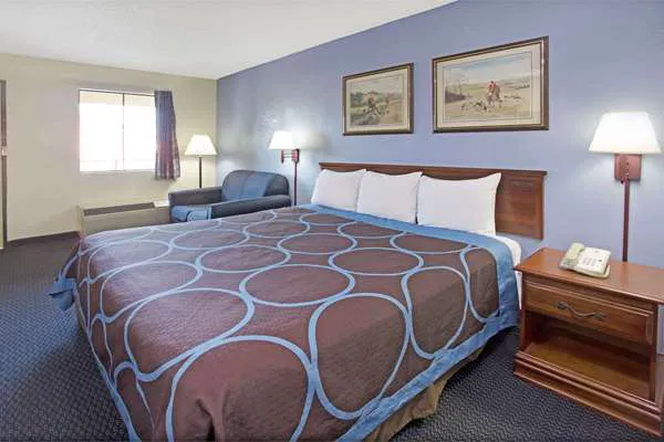 Super 8 by Wyndham Suwanee 4