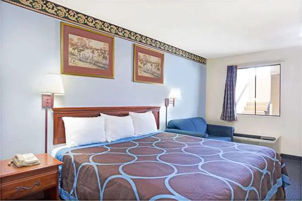 Super 8 by Wyndham Suwanee 4