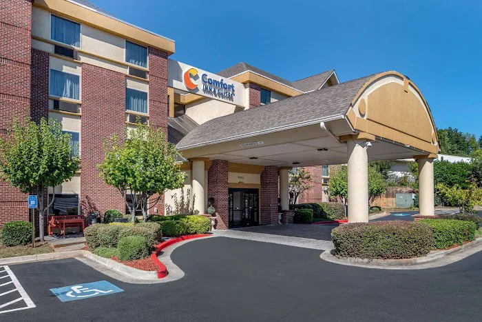 Comfort Inn & Suites Suwanee - Sugarloaf 4