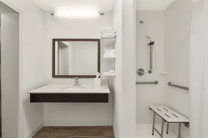 Hampton Inn Commerce 4