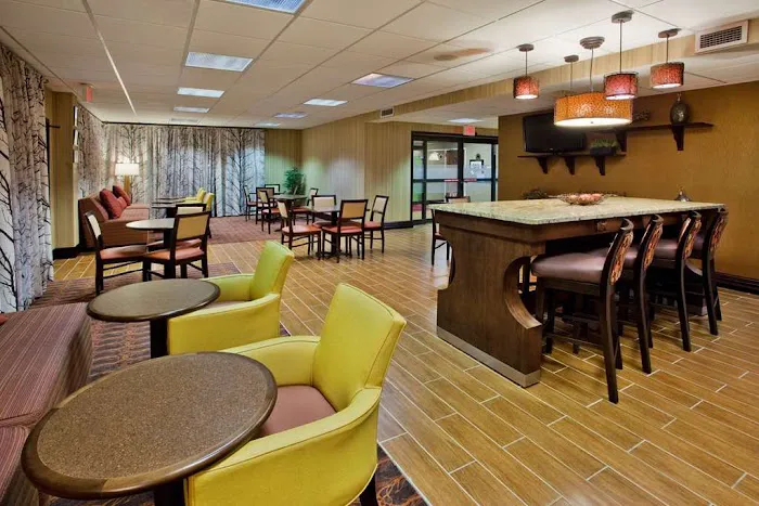 Hampton Inn Commerce 4