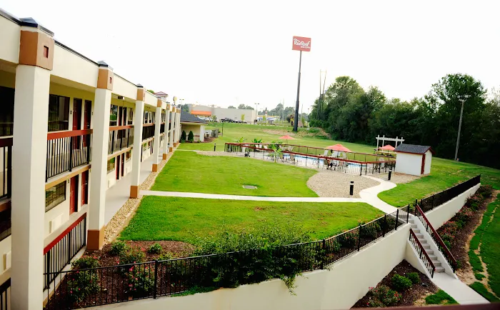 Red Roof Inn & Suites Commerce - Athens 4
