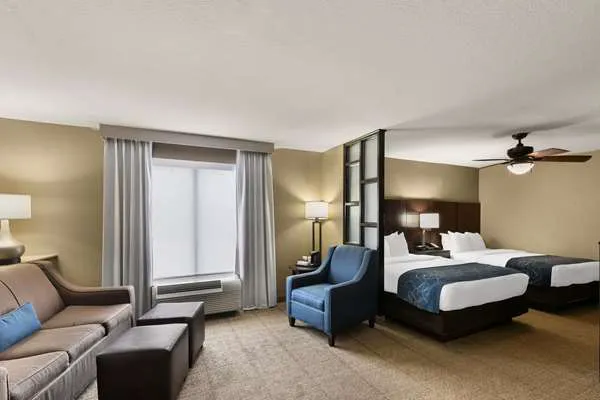 Comfort Suites 4