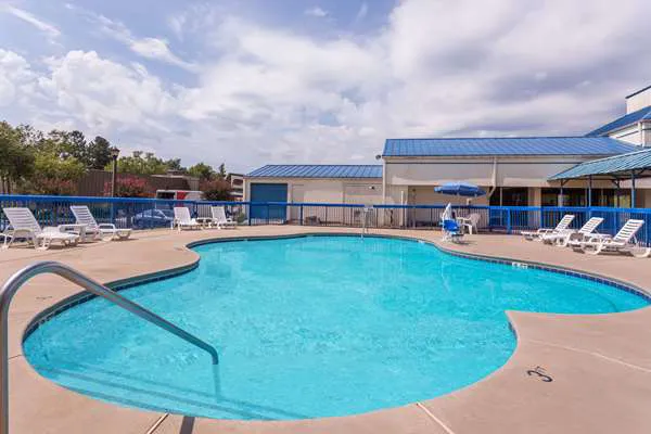 Howard Johnson by Wyndham Commerce GA 4