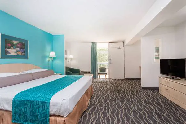 Howard Johnson by Wyndham Commerce GA 4