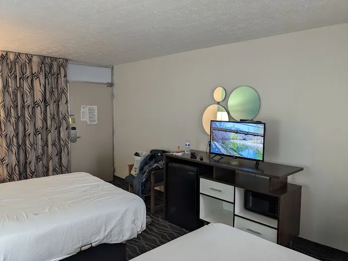 Howard Johnson by Wyndham Commerce GA 4