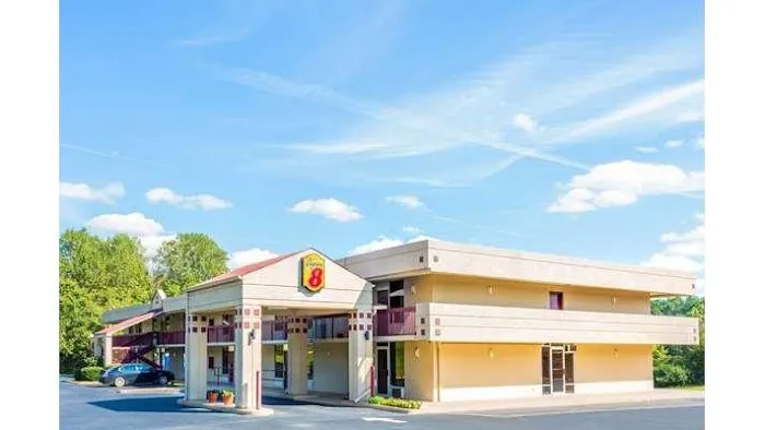 Super 8 by Wyndham Commerce 4