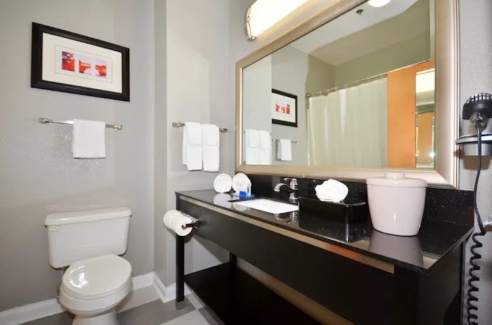 Best Western Commerce Inn 4