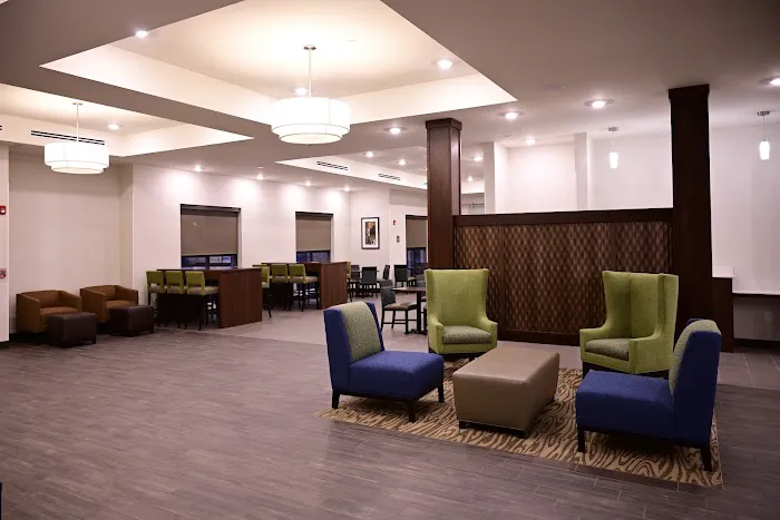 Comfort Suites Hotel 4