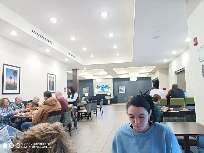 Comfort Suites Hotel 4