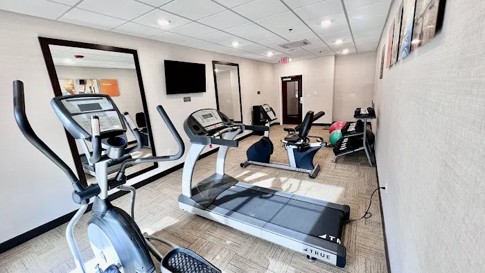 Comfort Suites Hotel 4