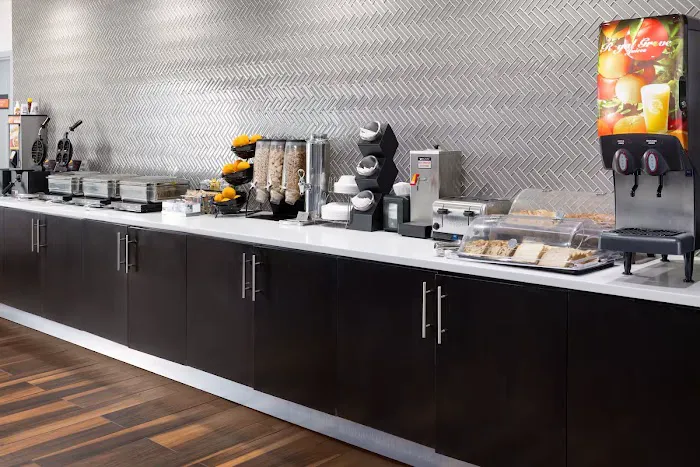 La Quinta Inn & Suites by Wyndham Atlanta South - Newnan 4