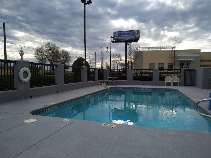 Red Roof Inn & Suites Newnan 4