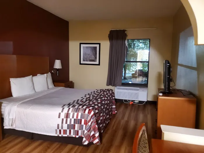 Red Roof Inn & Suites Newnan 4