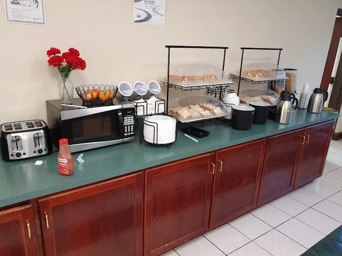 Red Roof Inn & Suites Newnan 4