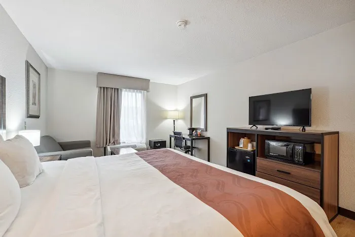 Quality Inn & Suites 4