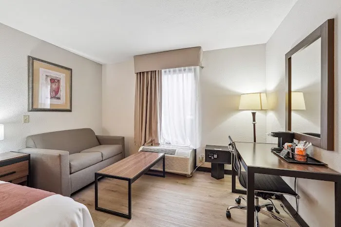 Quality Inn & Suites 4