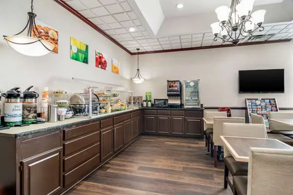Quality Inn Suwanee I-85 4