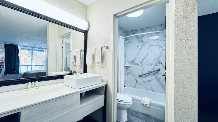 Quality Inn & Suites McDonough South I-75 4