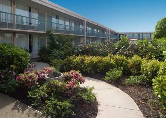 Quality Inn & Suites McDonough South I-75 4