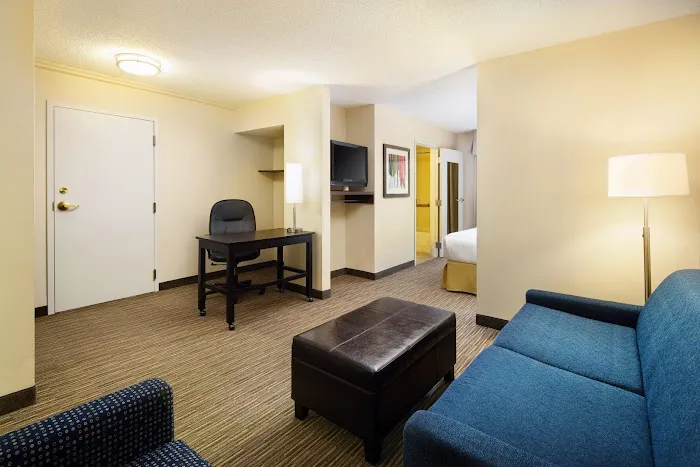 Holiday Inn Express & Suites Alpharetta - Windward Parkway by IHG 4
