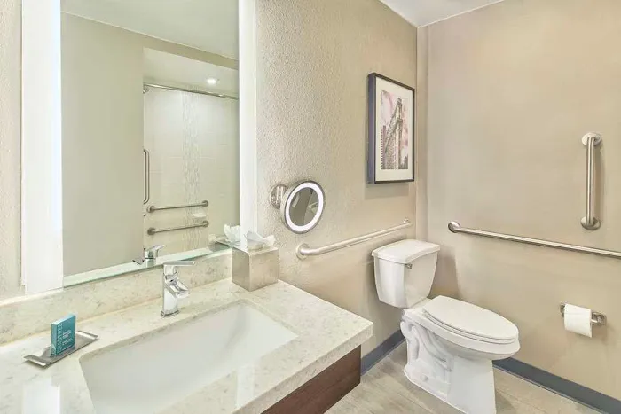 DoubleTree by Hilton Hotel Atlanta - Alpharetta 4