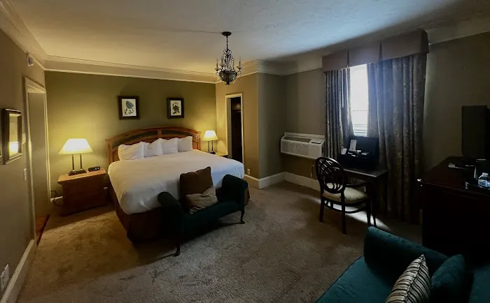 The Smith House Historic Inn and Restaurant 4