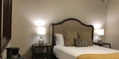 Barefoot Hills Hotel