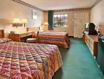 Knights Inn Cleveland, GA 4