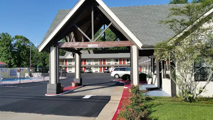 Knights Inn Cleveland, GA 4