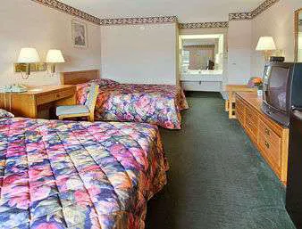 Knights Inn Cleveland, GA 4