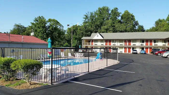 Knights Inn Cleveland, GA 4