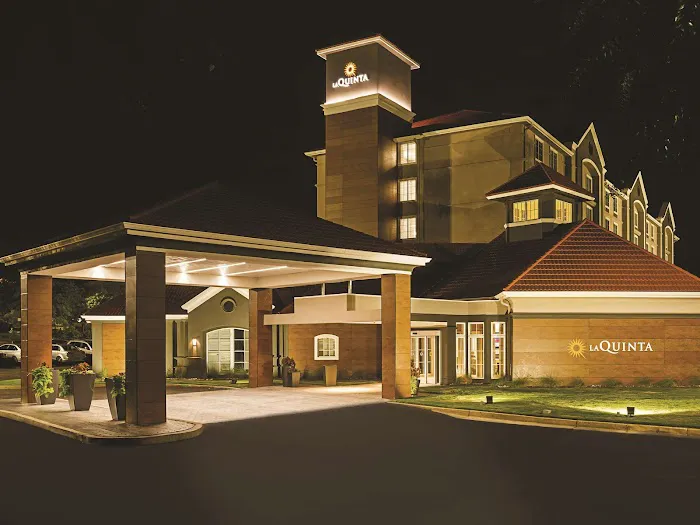 La Quinta Inn & Suites by Wyndham Atlanta Alpharetta 4