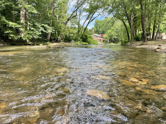 The Riverbend Hotel And Cabins 4
