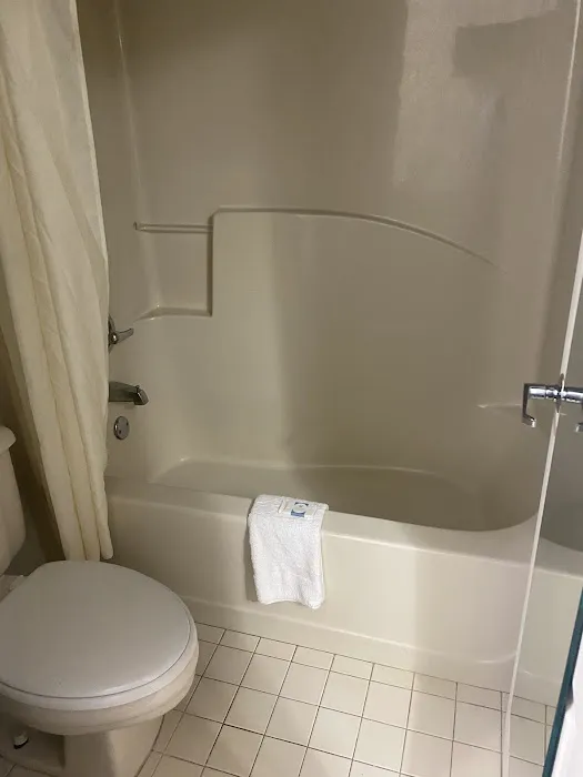 Budgetel Inn & Suites 4