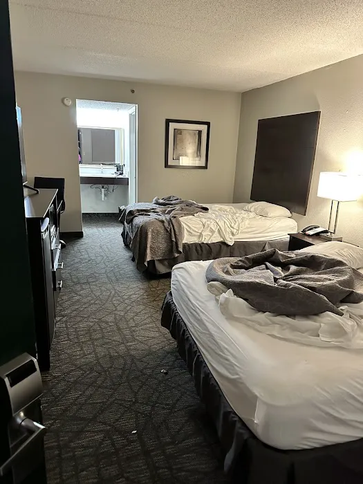 Budgetel Inn & Suites 4