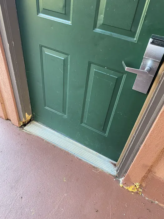Budgetel Inn & Suites 4