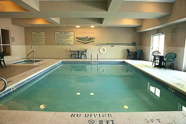 Country Inn & Suites by Radisson, Helen, GA 4