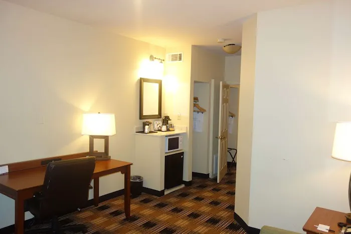 Country Inn & Suites by Radisson, Helen, GA 4