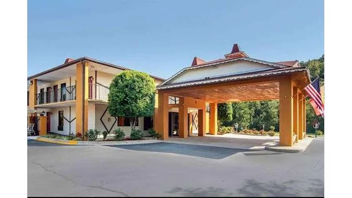 Days Inn by Wyndham Helen 4