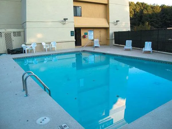 La Quinta Inn & Suites by Wyndham Atlanta Roswell 4