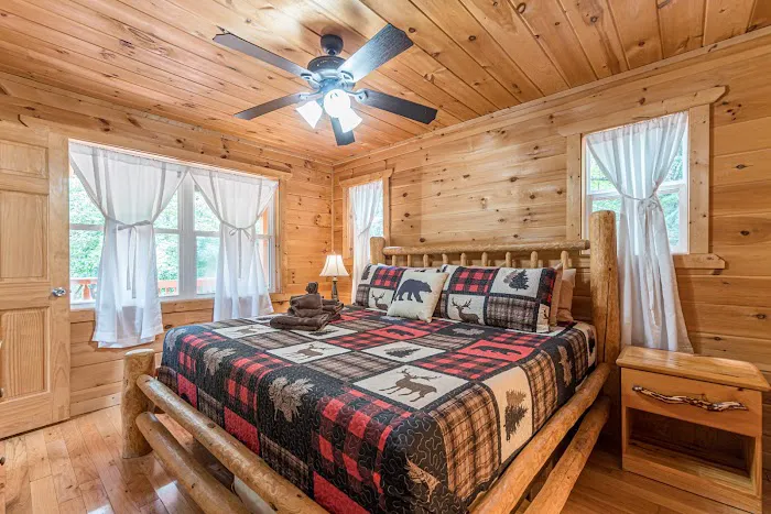 Cross Creek Hideaway Cabin 4